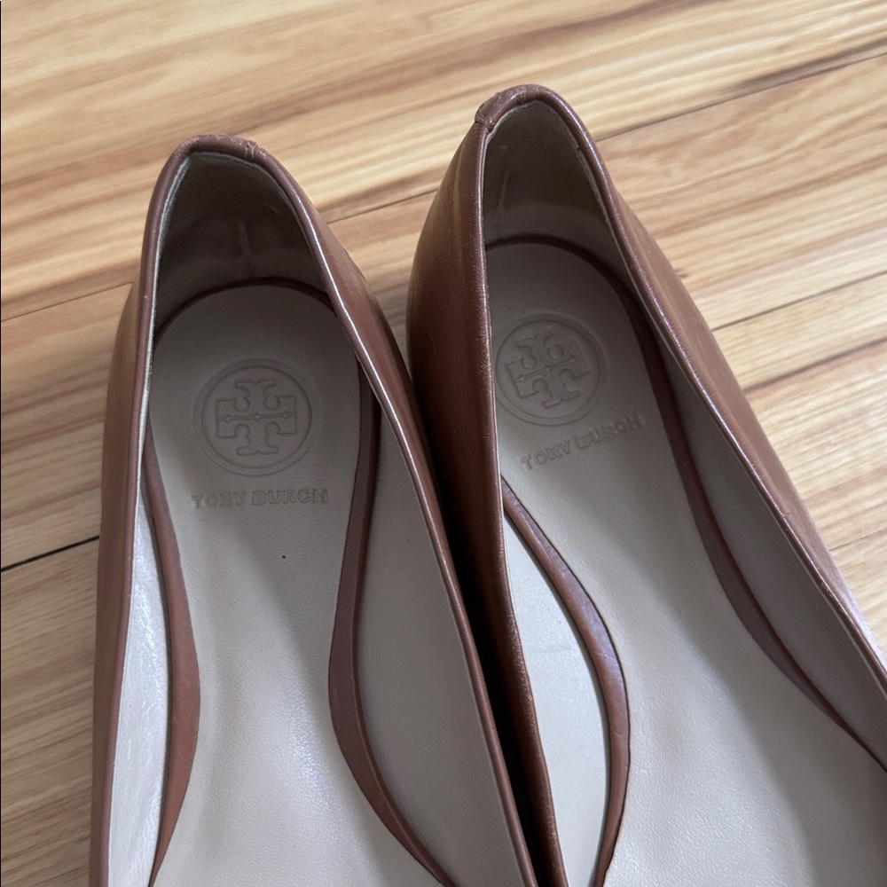 Tory Burch Raleigh Flat, gold logo leather sole - Picture 5 of 9